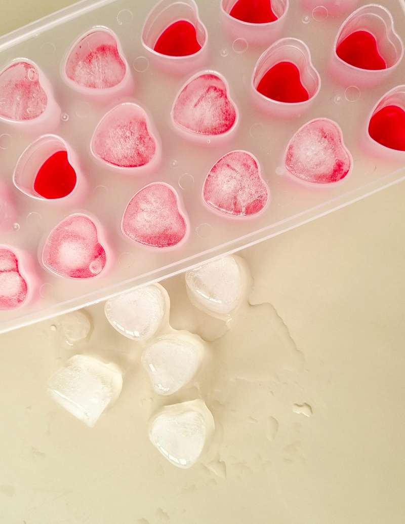 Jeux de glace fondante : exploration sensorielle en été