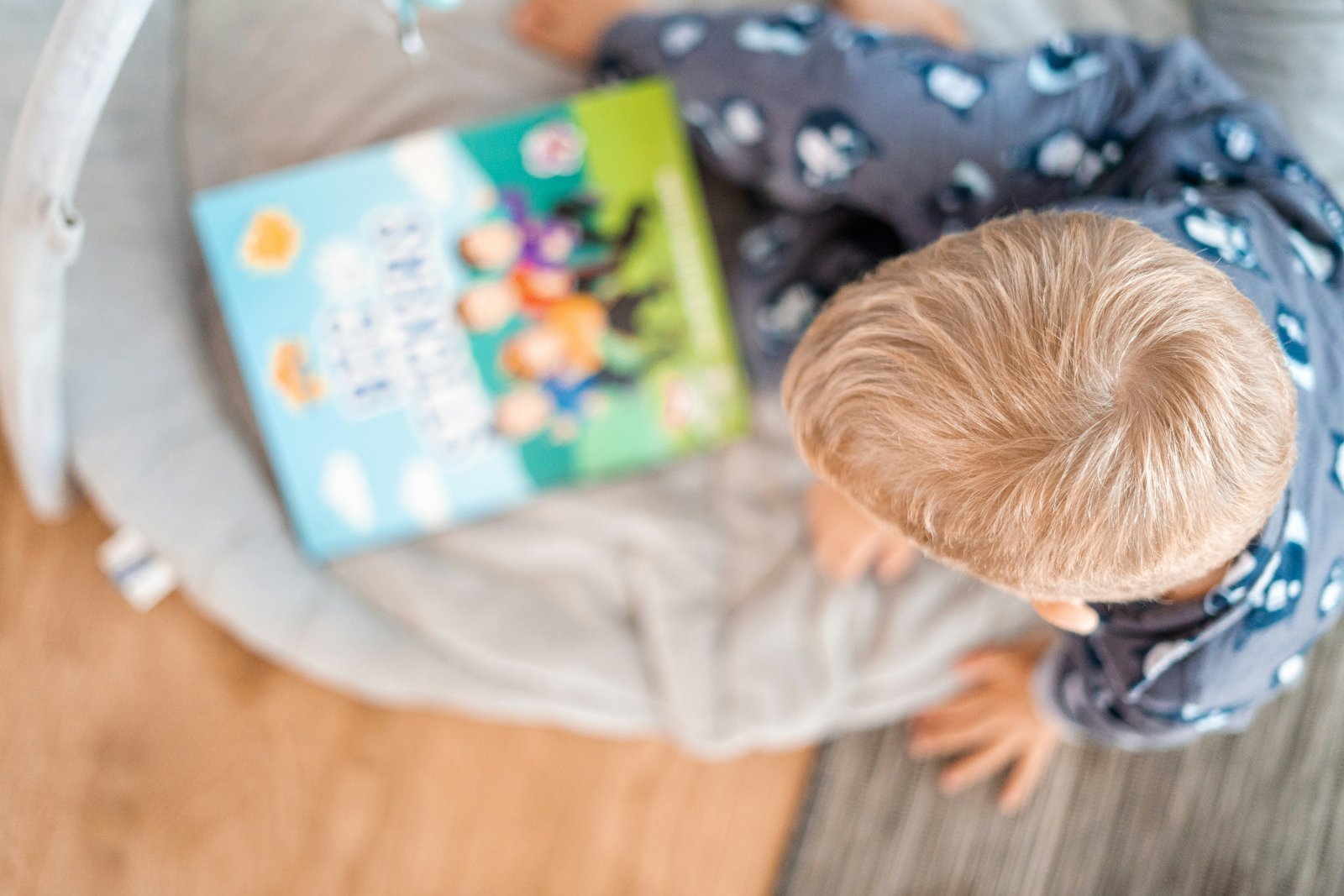 Comptines avec gestes : langage et lien dès la naissance